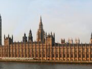 Felgyorsítja a külföldi bűnelkövetők kitoloncolását a brit kormány